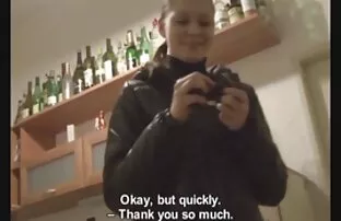XXX バスルームスキニー金髪のお尻で犯さ 無 修正 女 高生